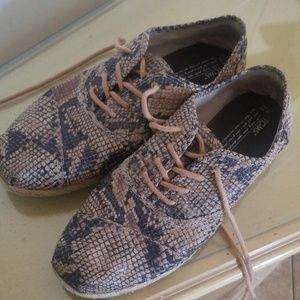 Mens Tom's size 11